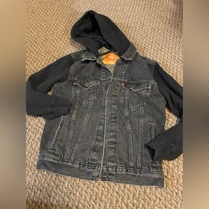 Young men’s size small Levi’s brand jacket